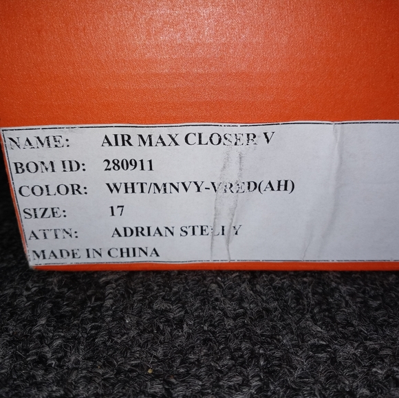 Nike Basketball Shoes - Picture 2 of 6